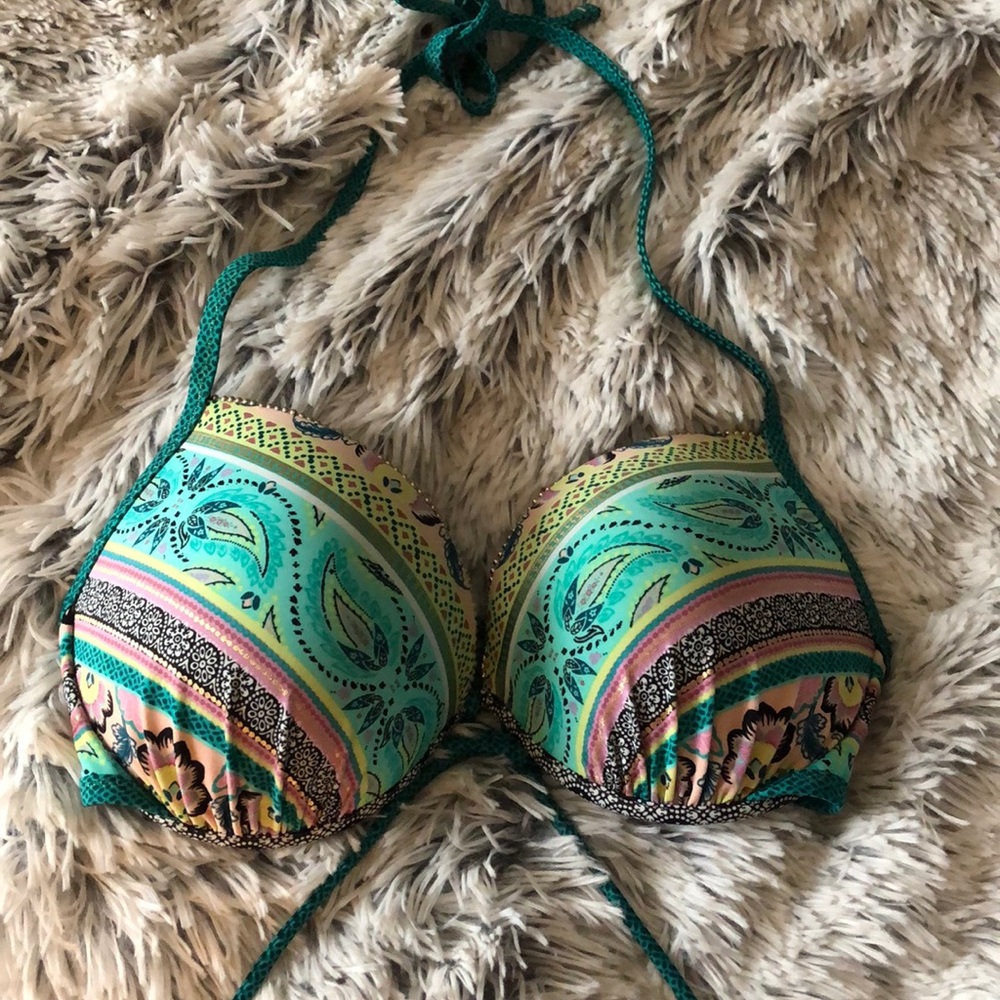 Pattered bikini top
